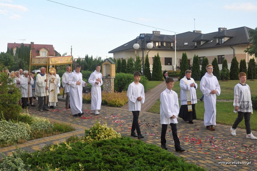 56 Procesja eucharystyczna.jpg